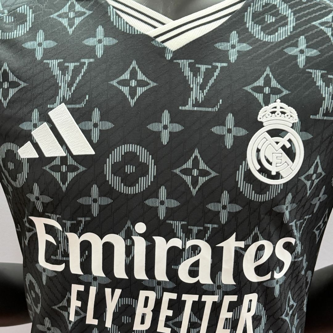 レアル・マドリード x LV サッカージャージ 2026/27 選手用モデル ブラック