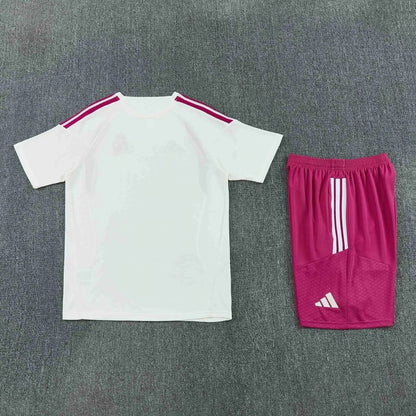 Real Madrid treningsdrakt - trøye + shorts 2026/27 beige