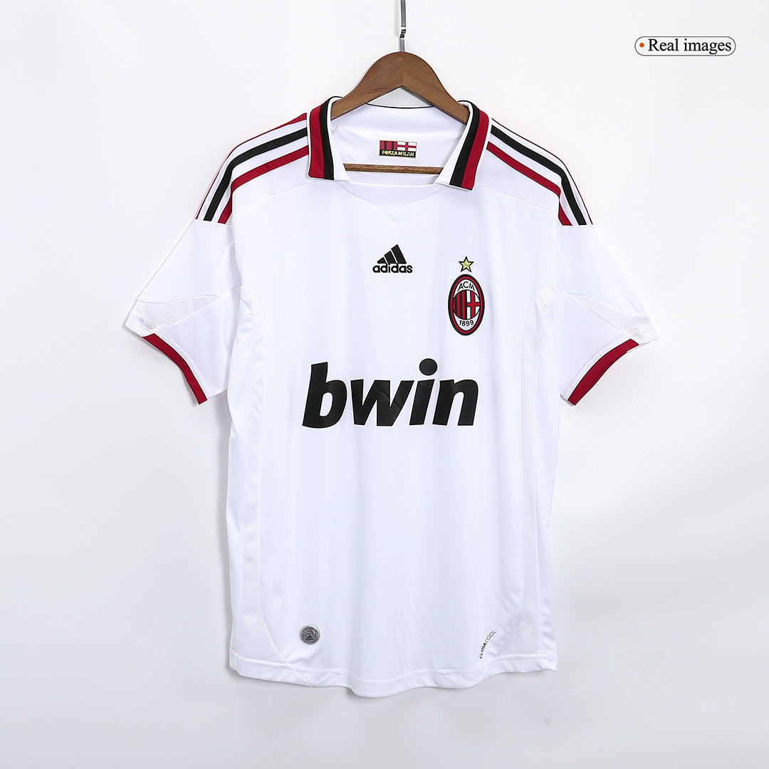 Camiseta retro de visitante del AC Milan 2009/10 con el número 22 de Kaká