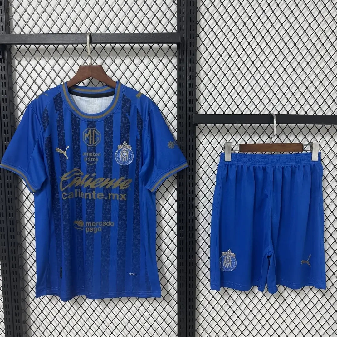 Chivas tredje bortedrakt – trøye + shorts 2025/26