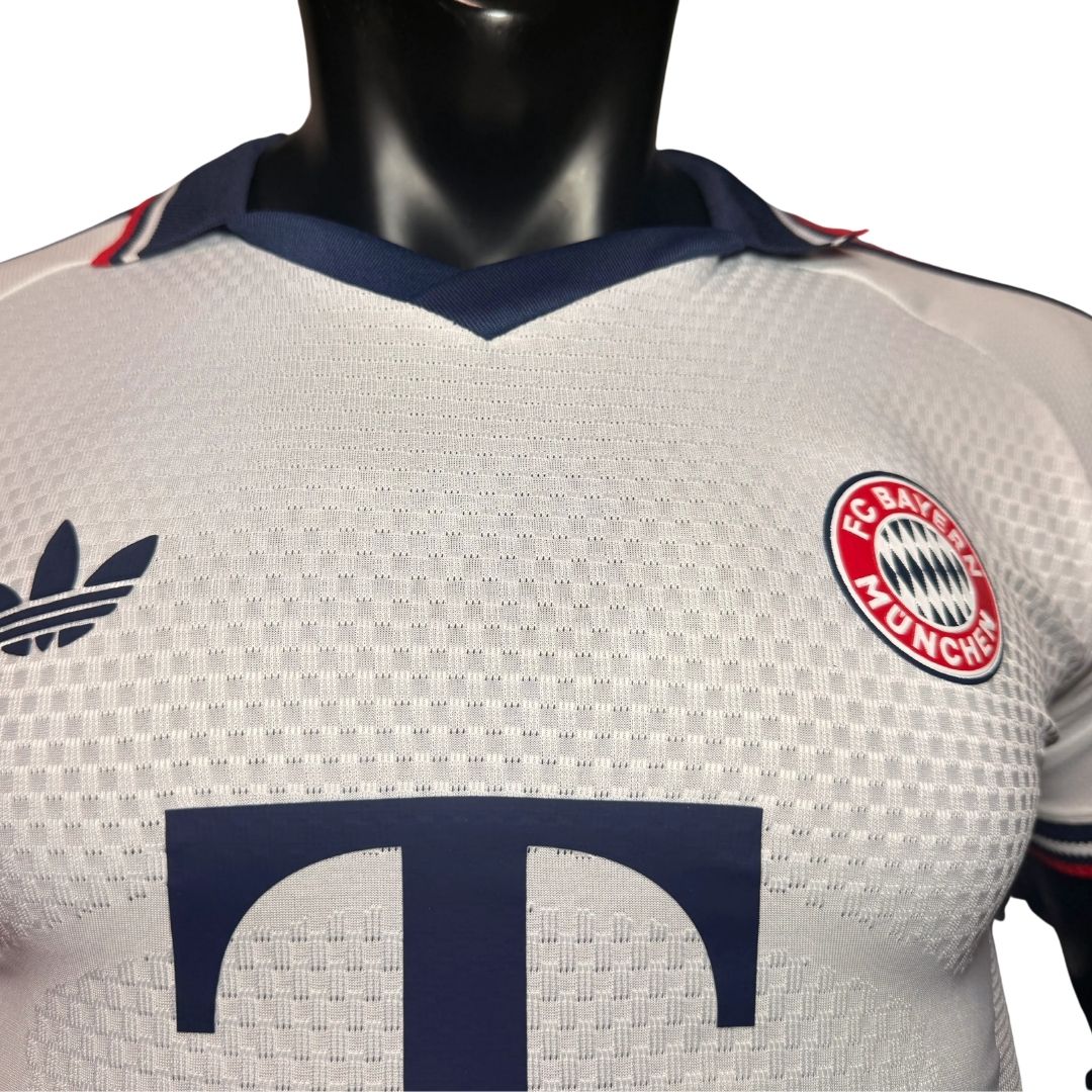 Maillot extérieur troisième du Bayern Munich, version joueur, saison 2025/26