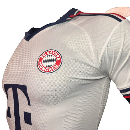 Maillot extérieur troisième du Bayern Munich, version joueur, saison 2025/26