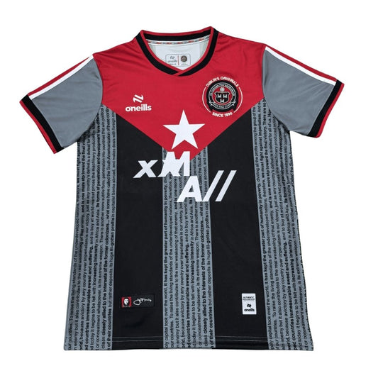 Bohemian FC x Massive Attack 2026 Pokaltrikot, drittes Auswärtstrikot