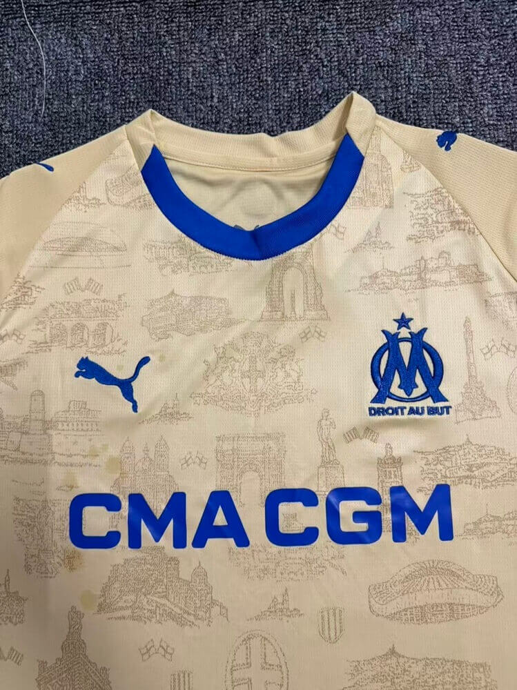 Quatrième maillot extérieur de Marseille 2025/26