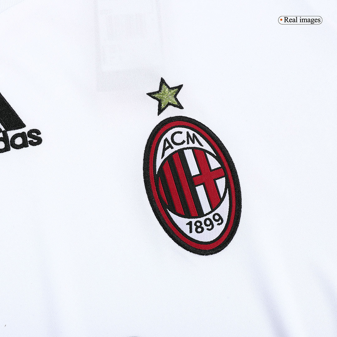 Camiseta retro de visitante del AC Milan 2009/10 con el número 22 de Kaká