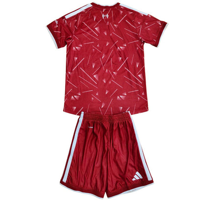 Liverpool hjemmedrakt for barn, spillerversjon – drakt + shorts 2026/27
