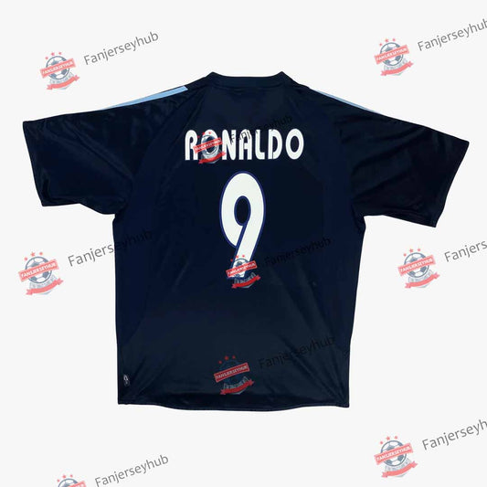 Ρετρό ποδοσφαιρική φανέλα Ronaldo #9 Los Blancos 2003/04 εκτός έδρας